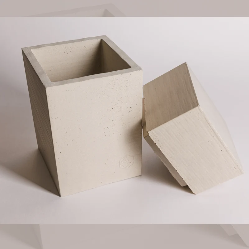Urne rectangulaire en béton