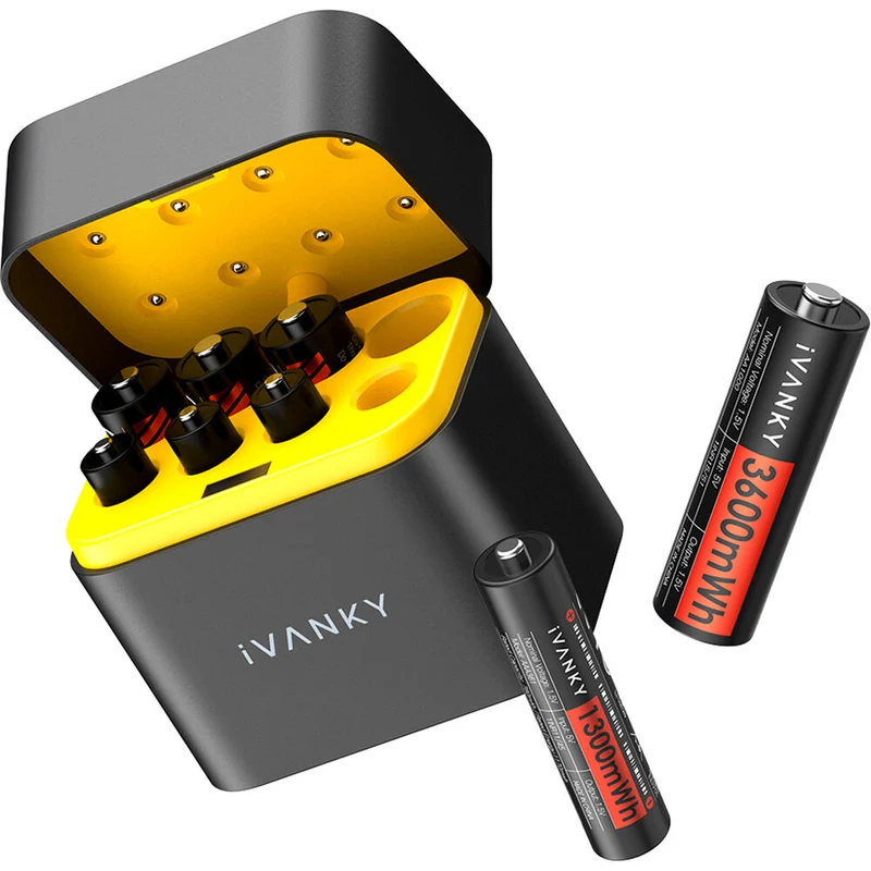 Cargador iVANKY Portable Charging Case con 4-Pack AAA y 4-Pack AA recargables Lithium-Ion