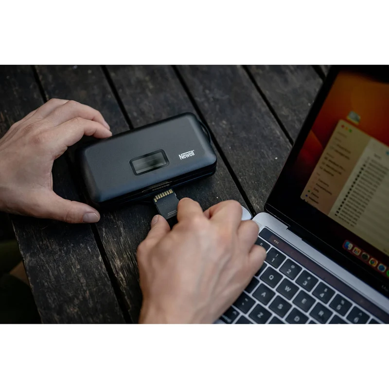 Cargador Newell LCD Dual-Channel con SD Card Reader para Nikon EN-EL15