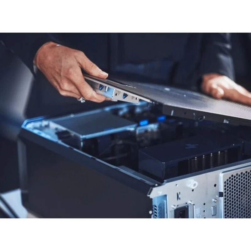 Workstation HP Z4 G5, Intel Xeon W 5-2455X 12 Núcleos, 32GB DDR5, 512 GB SSD, Intel W790