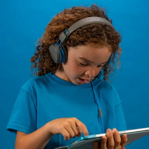 Audífonos JLab JBuddies Studio Infantiles On-Ear USB-C con Límite de Volumen 85 dB - Gris