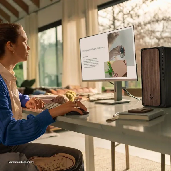 Computador HP OmniDesk Intel Core Ultra 5 225 (4.9 GHz) - 8 GB DDR5 - 512 GB NVMe M.2 - Intel Graphics - 280 W - Win 11 Home - Dark Wood
