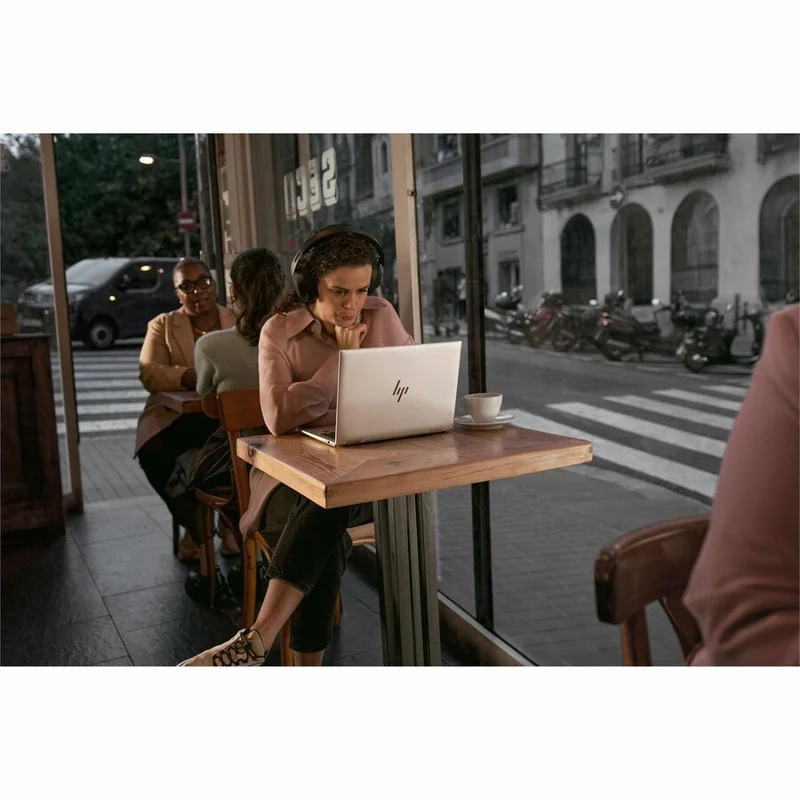 Laptop HP EliteBook 6 G1a 14" Touchscreen Copilot+ PC, AMD Ryzen AI 5 340 6 Núcleos, 32GB DDR5, 512 GB SSD, Radeon 780M, Táctil