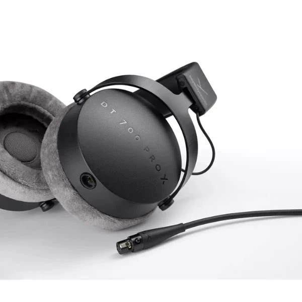Audífonos Beyerdynamic DT 700 PRO X Over-Ear Profesionales Cableados - Negro - 737704