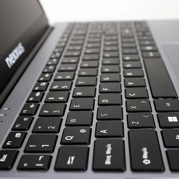 Laptop Nexxus Intel N5205U 1.90GHz con 8-16GB RAM y 256GB–1TB SSD + Morral ARGOM Stark 14" + Mouse Microsoft Arc Inalámbrico - Plata